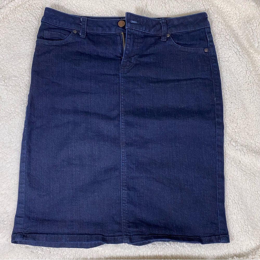 NYC denim blue pencil skirt size 6.